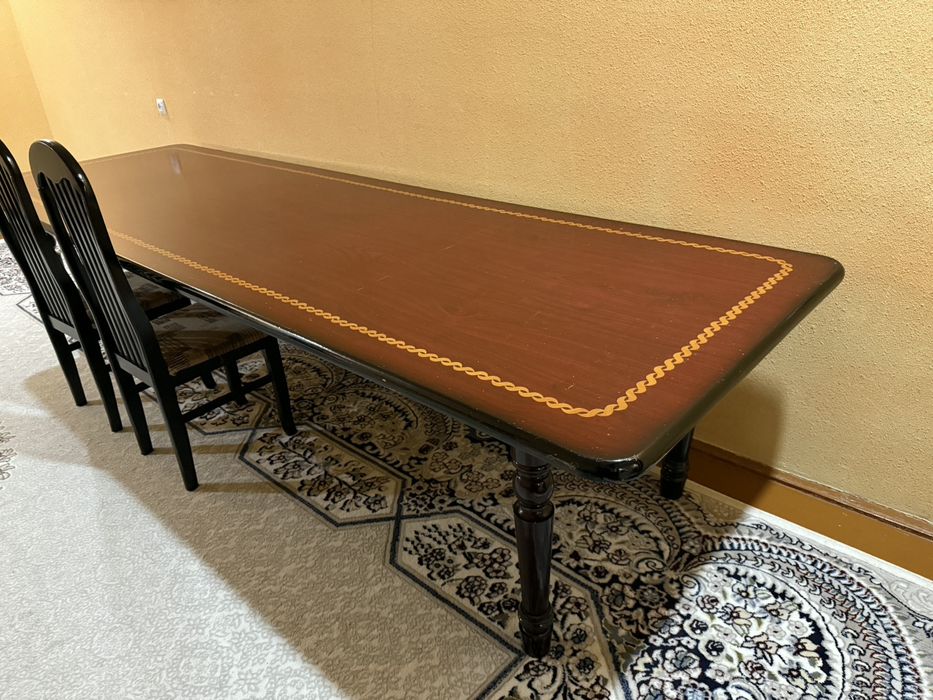 Стол с 8 стульями