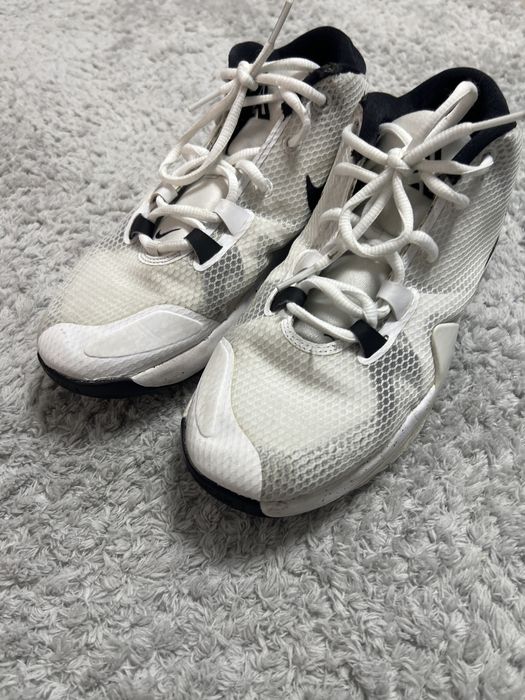 Vand adidasi …….