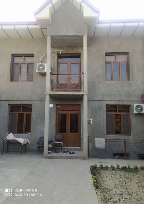 Uy sotila 2 sotix 2 qavat 7 xona srocna