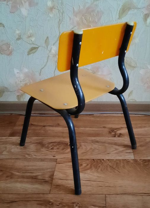 Детский стульчик.