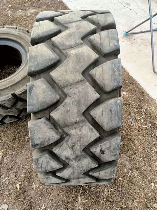 Продам резину на погрузчик