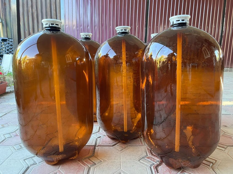 Продам бутыли пластиковые