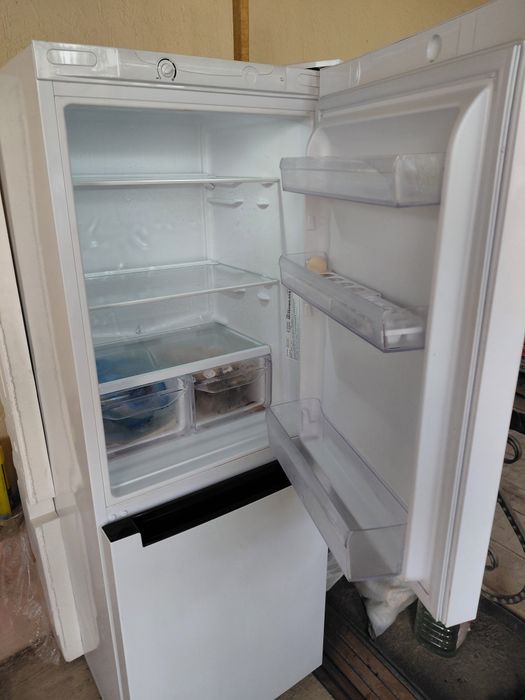 Холодильник INDESIT