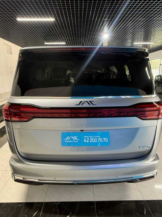 Yangi JAC RF8 — Premium minivenning yangi darajasi