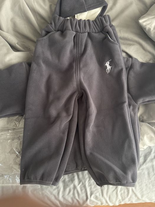 Продам два новых костюма на мальчика