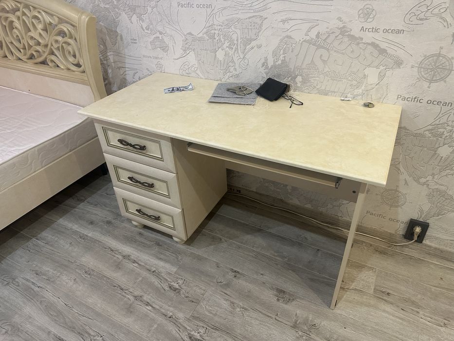 Продам спальный гарнитур