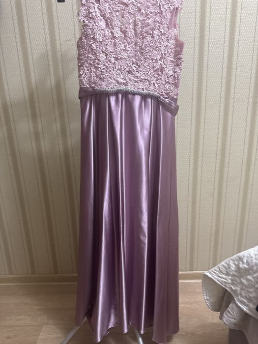 Отдам платье на девочку 12-15 лет