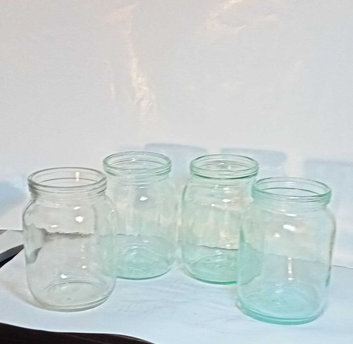 Продам Стеклянные банки  разные. Чистые. Из дома