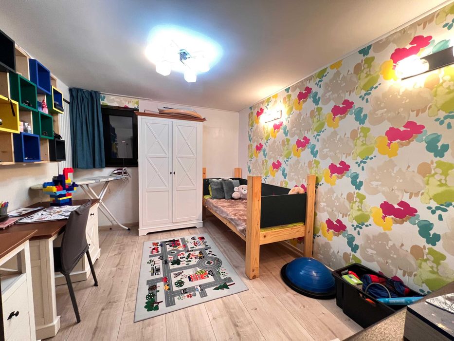 Inchiriez camera la casa