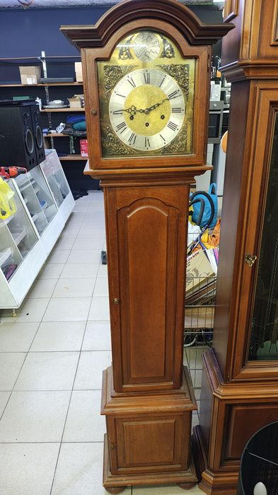 Паркетен часовник...