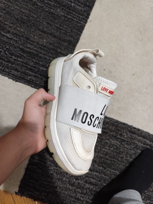 Adidasi moschino