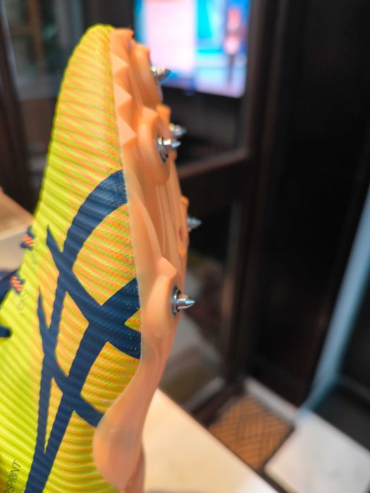 Шпайкове Asics hypersprint
