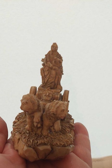 Sculpura Zeita Cibele cu carul tras de doi Lei