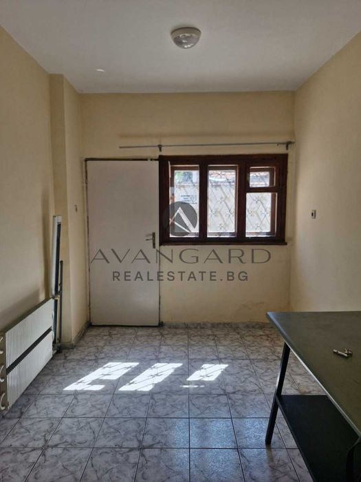 Продава се Магазин в Пловдив, Кършияка - 80 кв.м за 1428 €/кв.м - Снимка #6