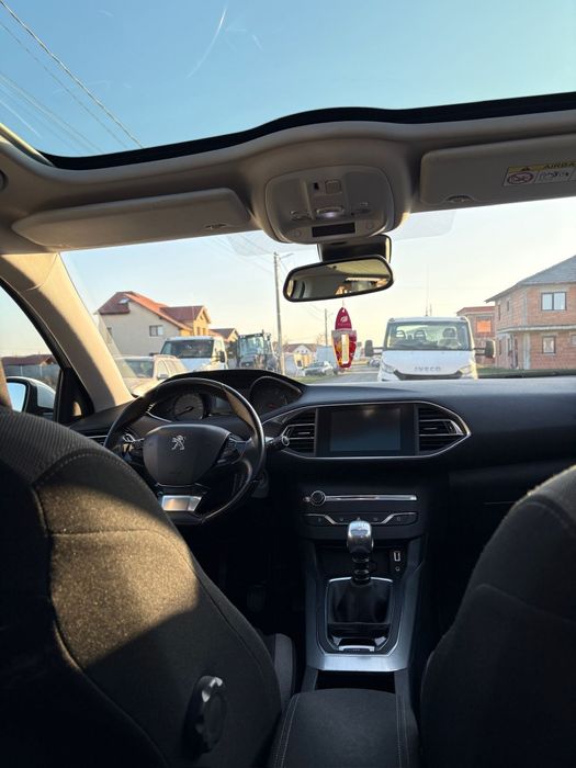 Vând Peugeot 308 GTI Line.