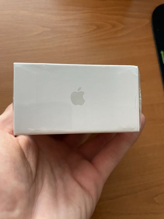 Продавам чисто нови слушалки Airpods pro 3