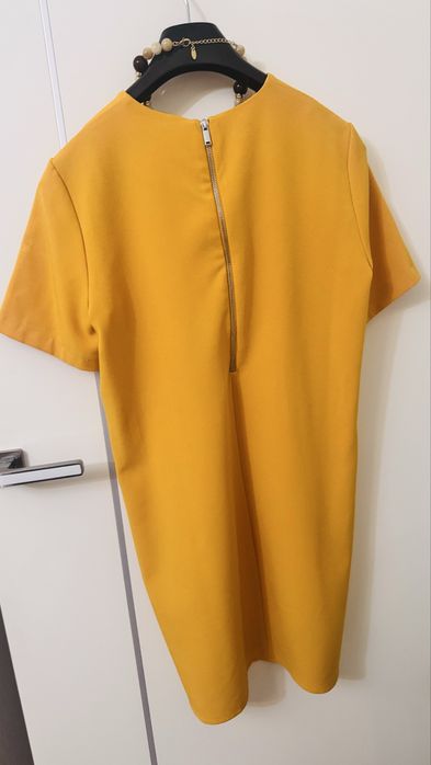 Oogji Яркое прямое платье до колен