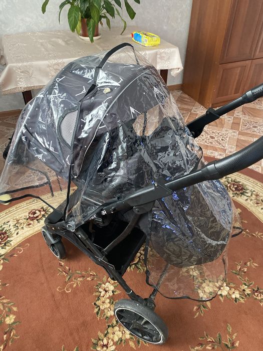 Продам коляску 10 тысяч тенге