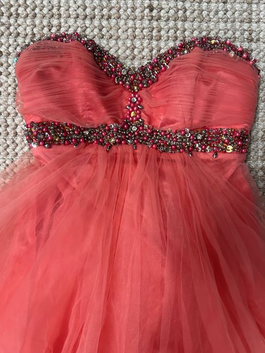 Продавам къса официална рокля