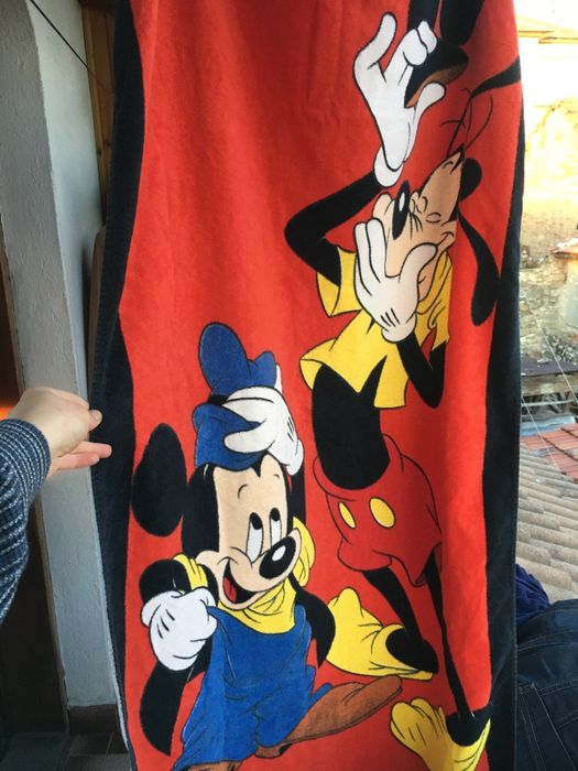 Оригинална ретро кърпа на Дисни. Голяма с Мики и Гуфи