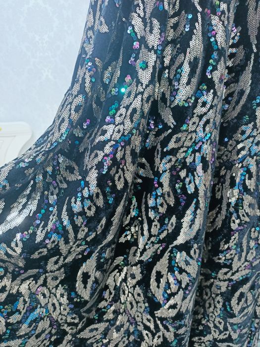 Продам платье блестящее