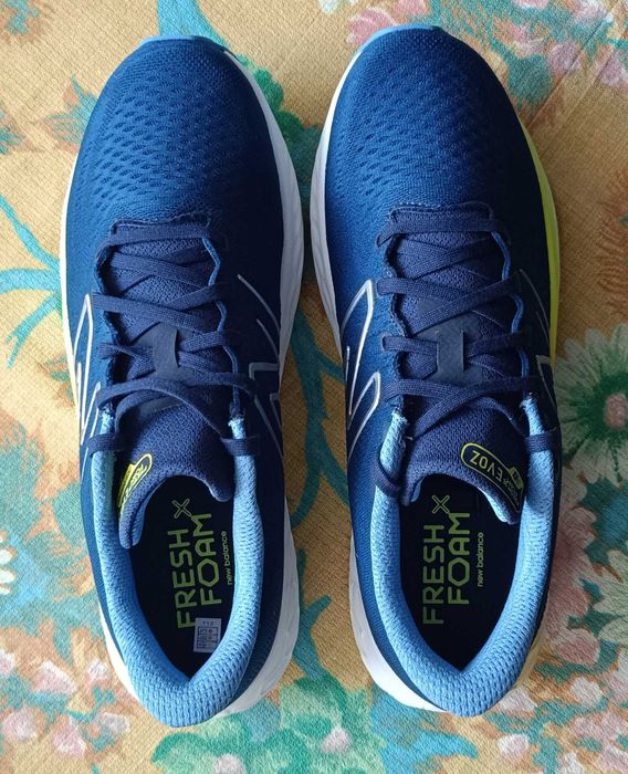 Маратонки NEW BALANCE FuelCell Propel v4 размер 44 и NEW BALANCE Evoz v3 размер 43. Нови.