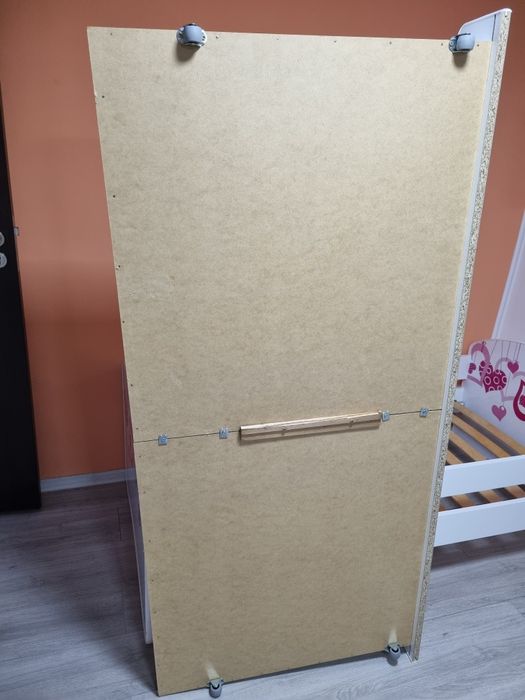 Pat alb pentru fetită
