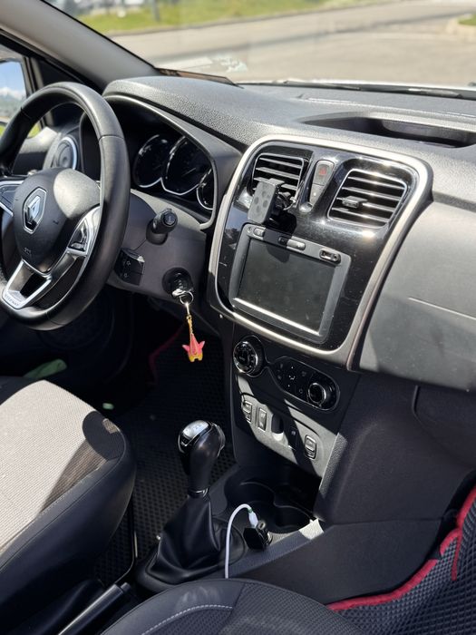 Продам машину Renault sandero
