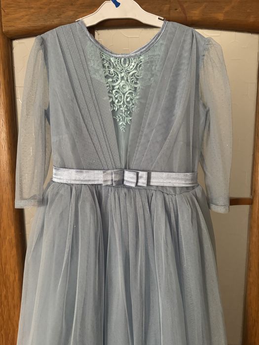 Продам платье на рост 140-150см