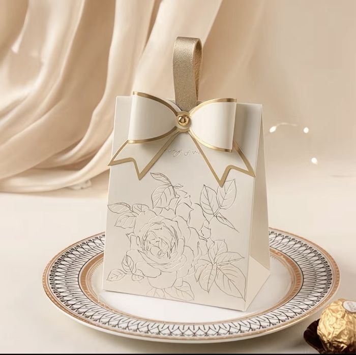 Бонбоньерка, тойбастар с бантом