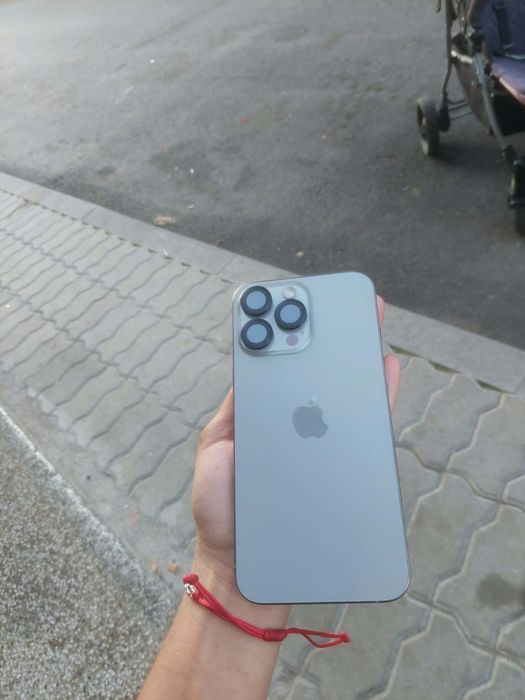 iPhone 15 pro max заключен