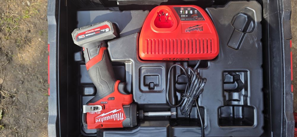 Filetanta biti milwaukee fid2 m12 , acumulator 5 ah ,incarcator,cutie