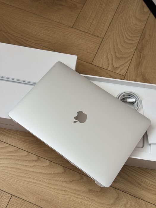  Macbook Air M1 20 256gb ssd 44 цикла перезарядки