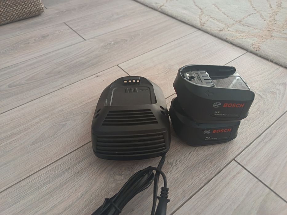 Acumulatori bosch si incarcator 18v lithium -ion