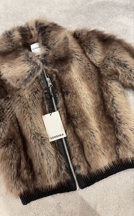 Шуба бомбер bershka