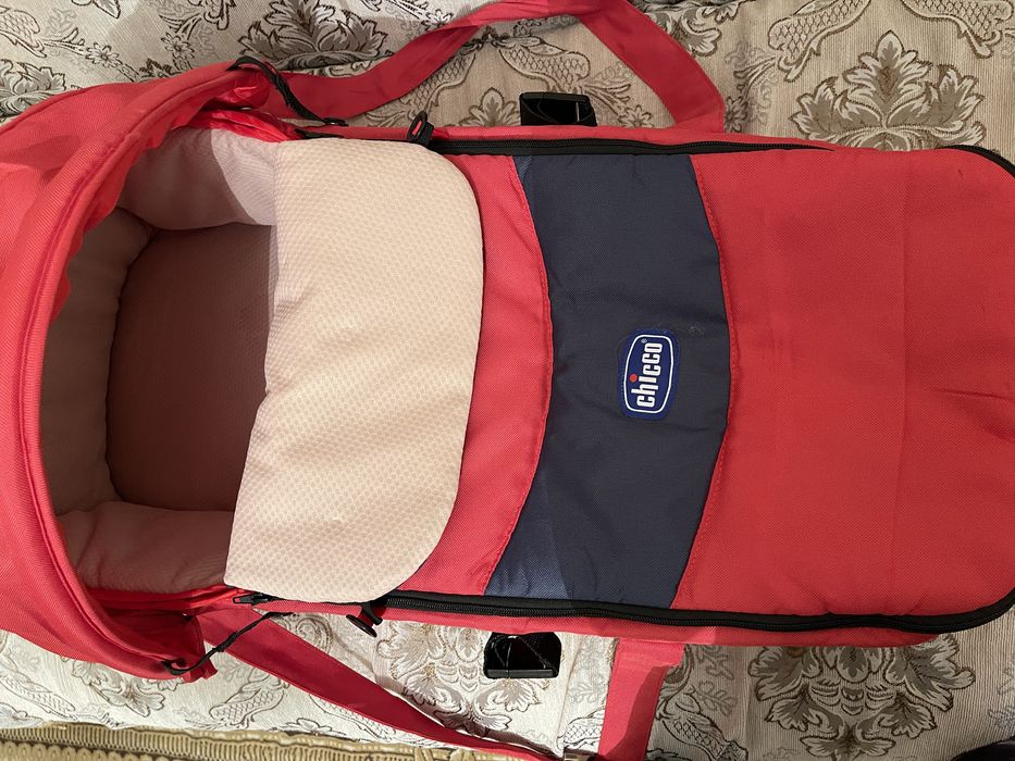 Продам детскую переноску chicco
