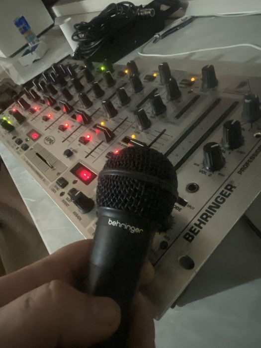 Vand set mixer behringer pro mixer vmx1000 microfon si laptop
