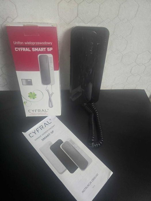 Interfon cu fir Cyfral SMART 5P negru lucios