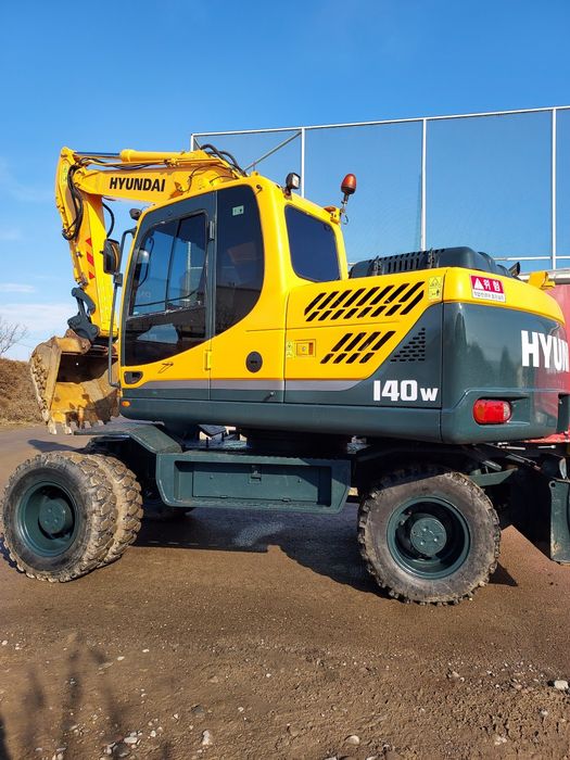 Excavator sotiladi Hyundai 140w hamma joyi soz ishga Tayyor texnika