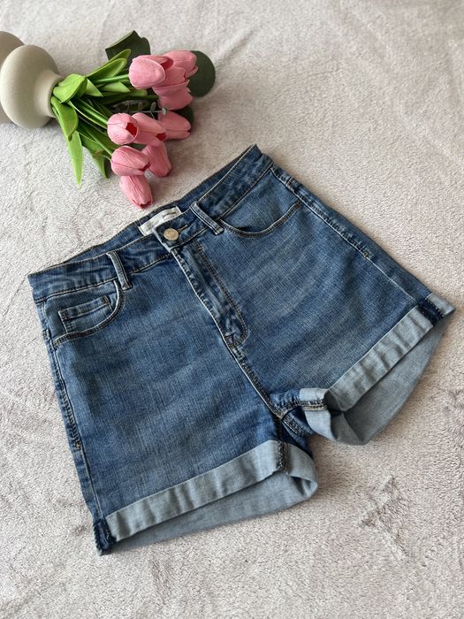 Pantaloni scurti Stradivarius