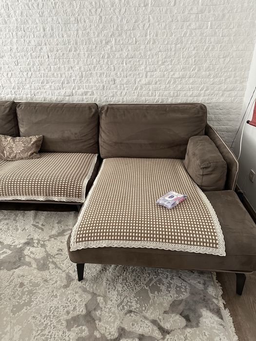 Стильный диван для гостиной