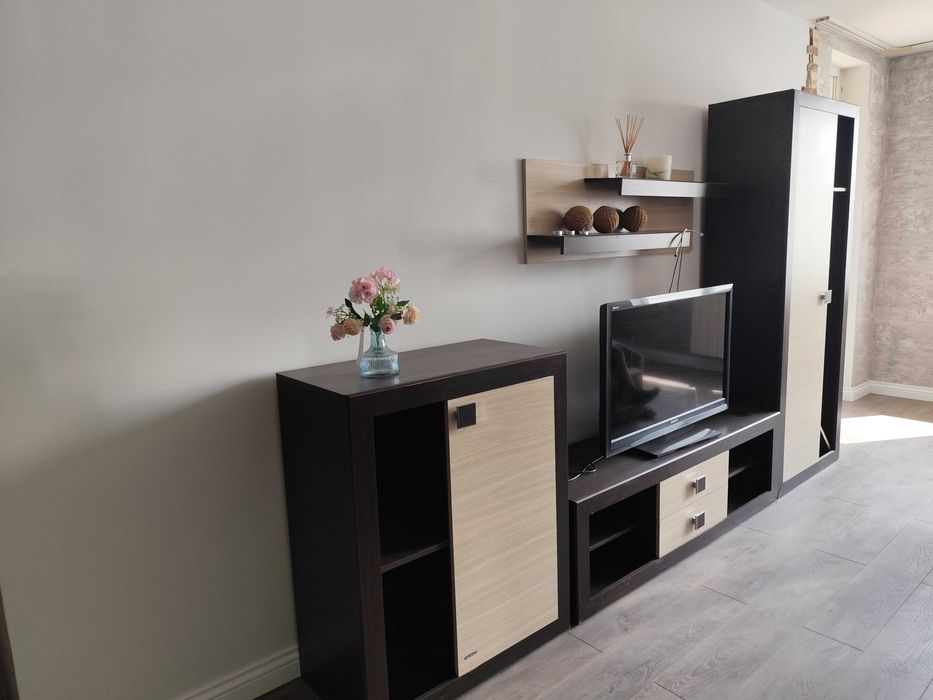 Дава се под наем Тристаен апартамент в София, Център - 85 кв.м за 765 € - Снимка #2