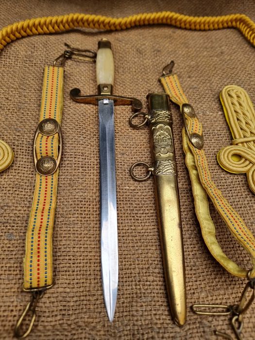 Stilet de ceremonie/parada + accesorii, perioada RSR