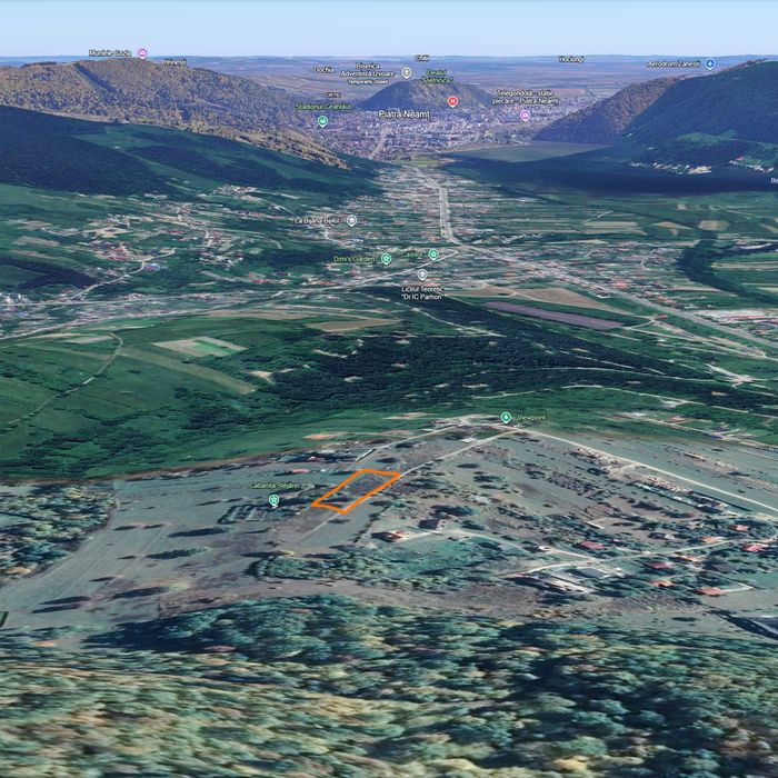 Teren intravilan 1.590 mp format din 2 parcele – Panoramă Munții Tarcăului, Ceahlău & Piatra Neamț