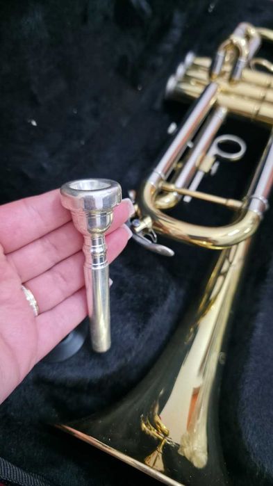 Vând trompetă – set complet