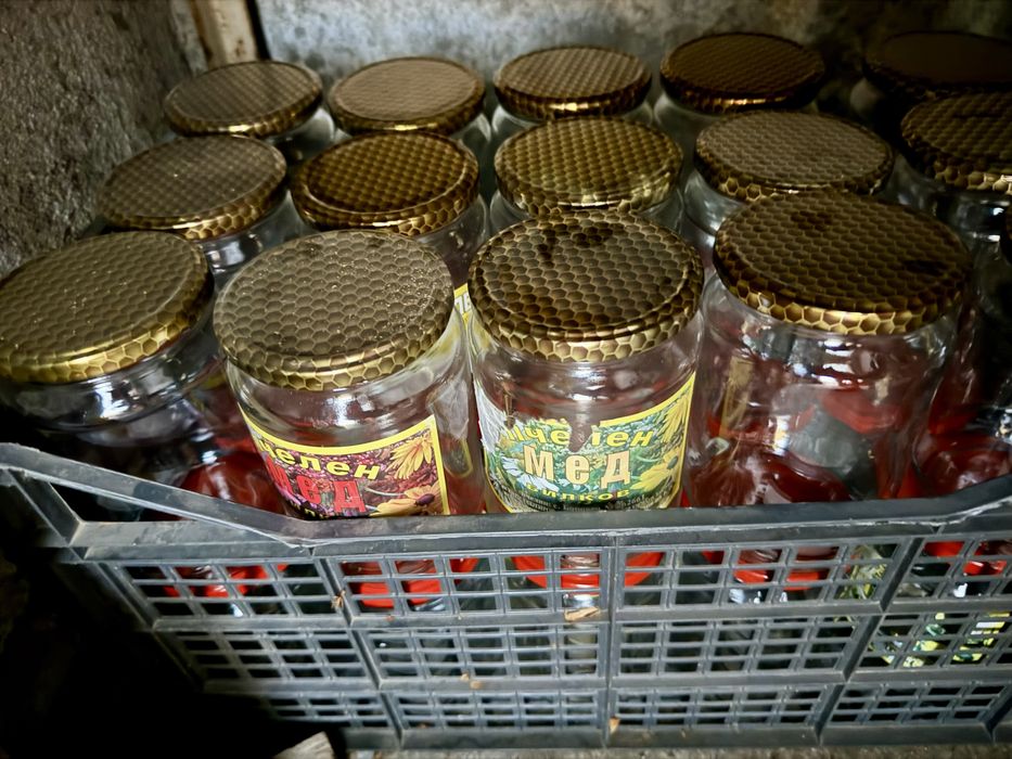 Чисти буркани за мед с капачки 720 ml и 580 ml