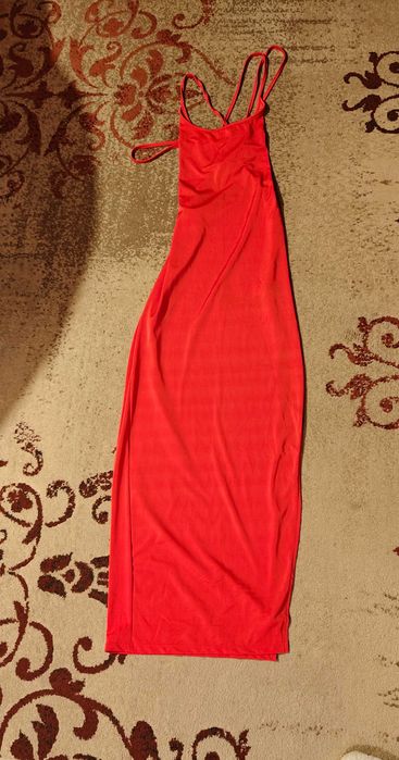 Чисто нова дълга червена рокля