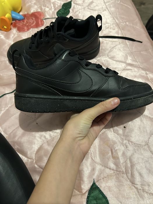 Vand Nike Teniși Court Borough Low Recraft negri marime 37