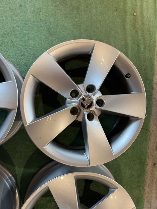 Jante originale Škoda Karoq R17 Ratikon – 7Jx17 ET45 – 5x112 – 57.1 – OEM 57A601025H