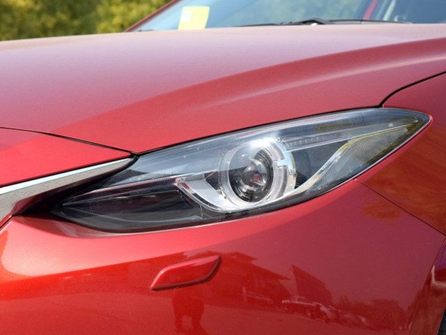 Стекла фар Mazda 3 axela